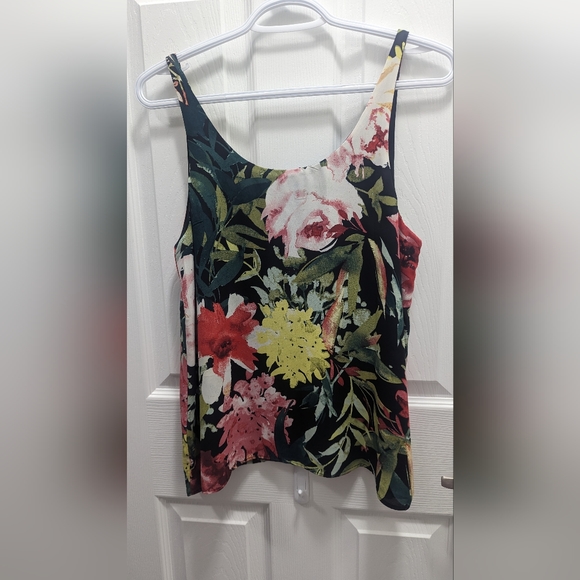 NWT Reitmans V Neck Floral Sleeveless Blouse - Picture 2 of 3